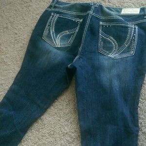 Ariya Jeans NWOT